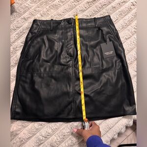 NWT Simply Vera Vera Wang Black Faux Leather Mini Skirt with Patch Pockets